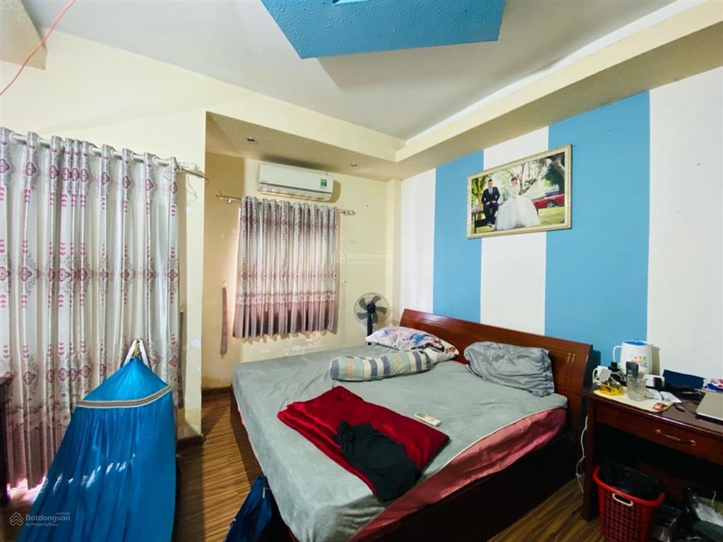 Hai xe hơi né nhau  nhà 4 tầng  56m2 thống nhất, p16  giá 5 tỷ 6