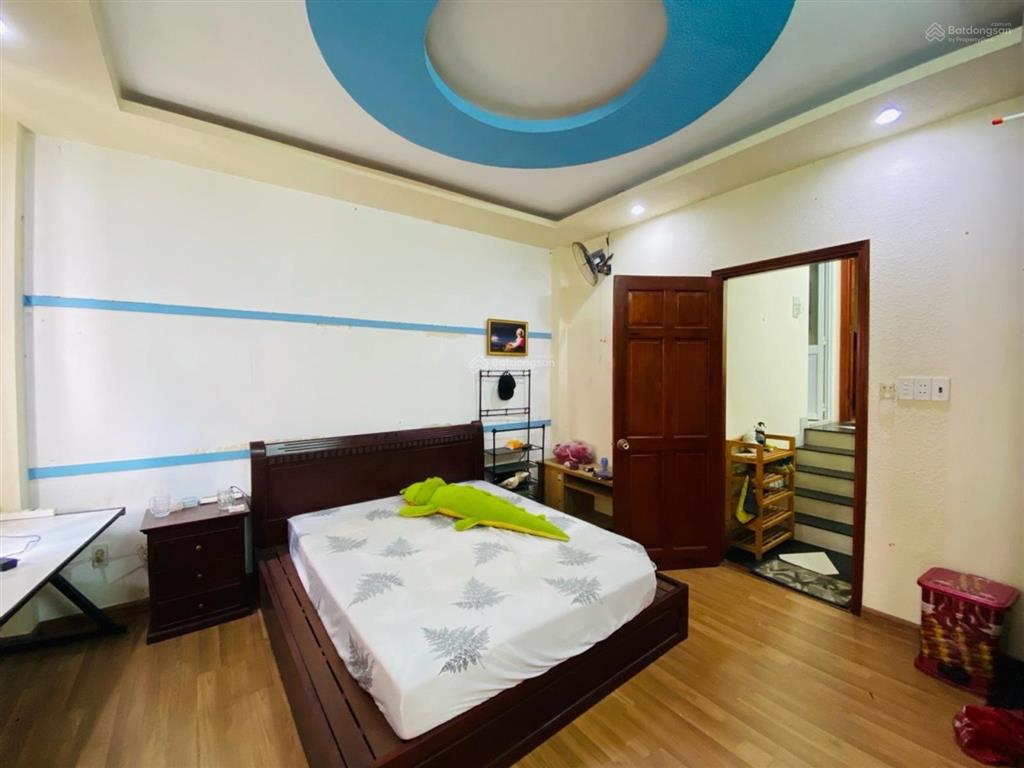 Hai xe hơi né nhau  nhà 4 tầng  56m2 thống nhất, p16  giá 5 tỷ 6
