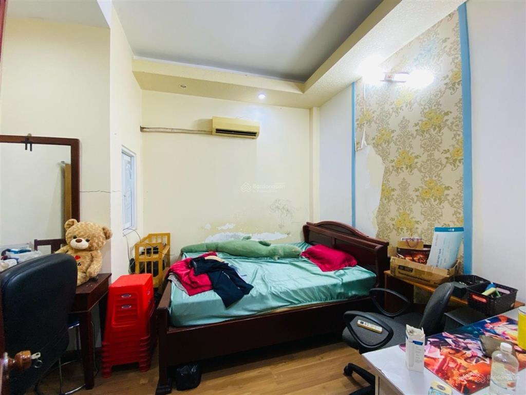 Hai xe hơi né nhau  nhà 4 tầng  56m2 thống nhất, p16  giá 5 tỷ 6