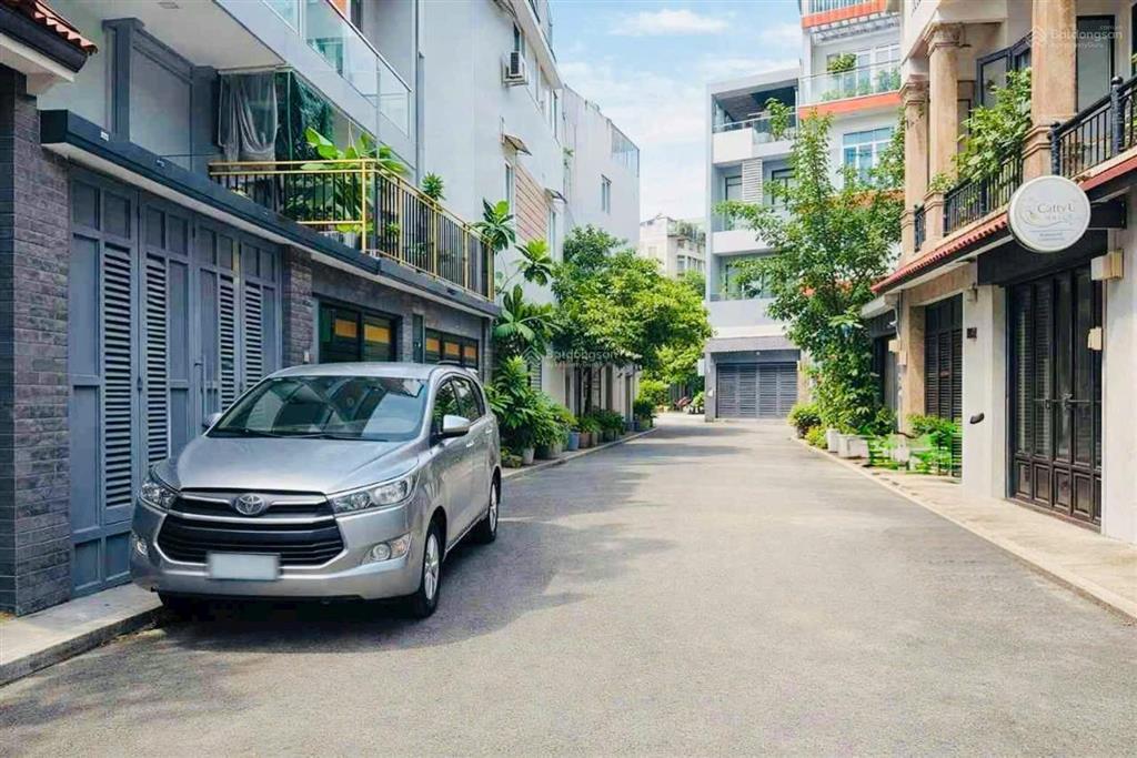 Hai xe hơi né nhau  nhà 4 tầng  56m2 thống nhất, p16  giá 5 tỷ 6