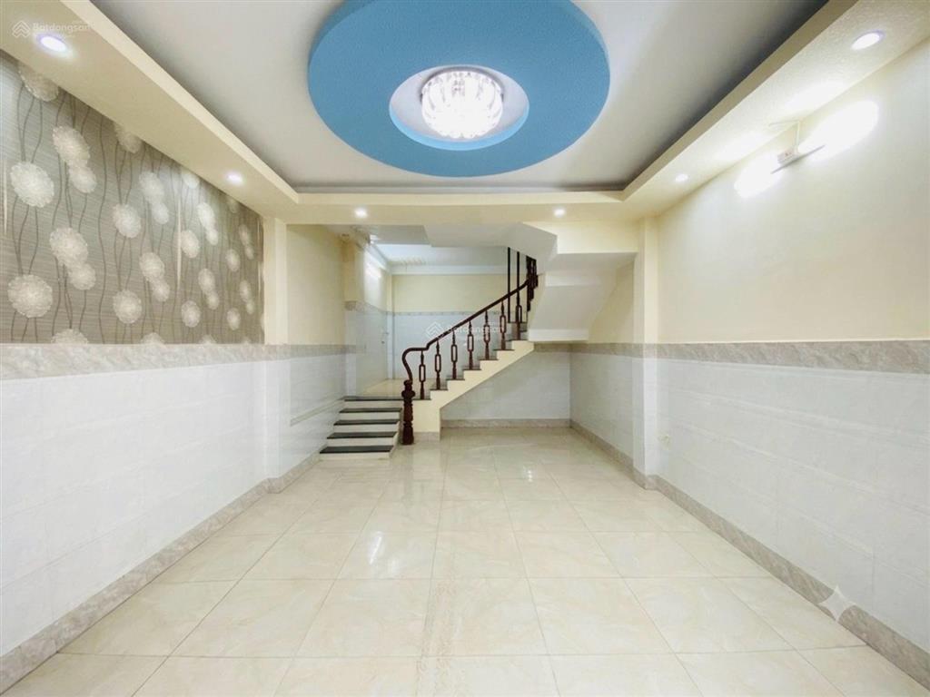 Hai xe hơi né nhau  nhà 4 tầng  56m2 thống nhất, p16  giá 5 tỷ 6