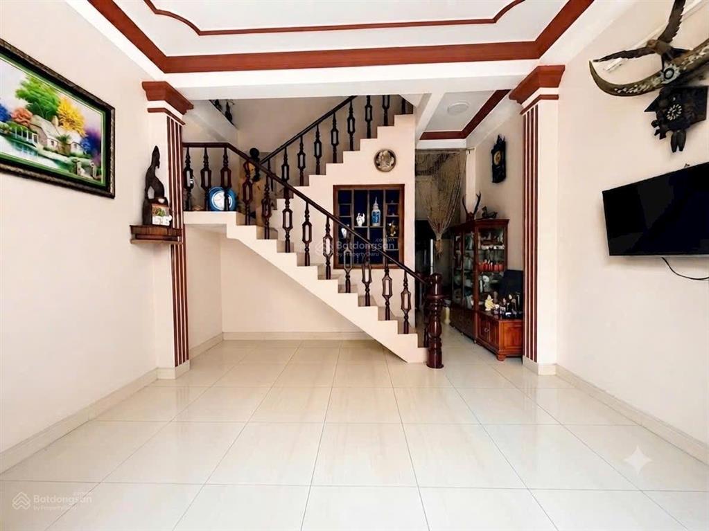 Nhà 3 tầng  dt 50m2 lê quang định, p1, gv  với 4 pn  giá 5,4 tỷ  hẻm sạch sẽ an ninh