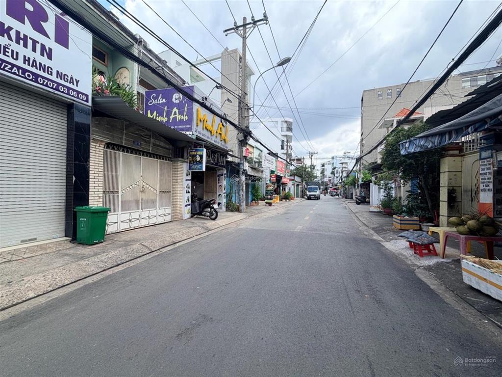 Nhà 3 tầng  dt 50m2 lê quang định, p1, gv  với 4 pn  giá 5,4 tỷ  hẻm sạch sẽ an ninh
