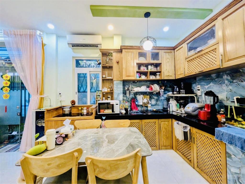 Nhà ngang 10m bề thế nằm vị trí trung tâm nguyễn kiệm  cc hà đô, p3, gv dt 50m2  giá 5 tỷ 8