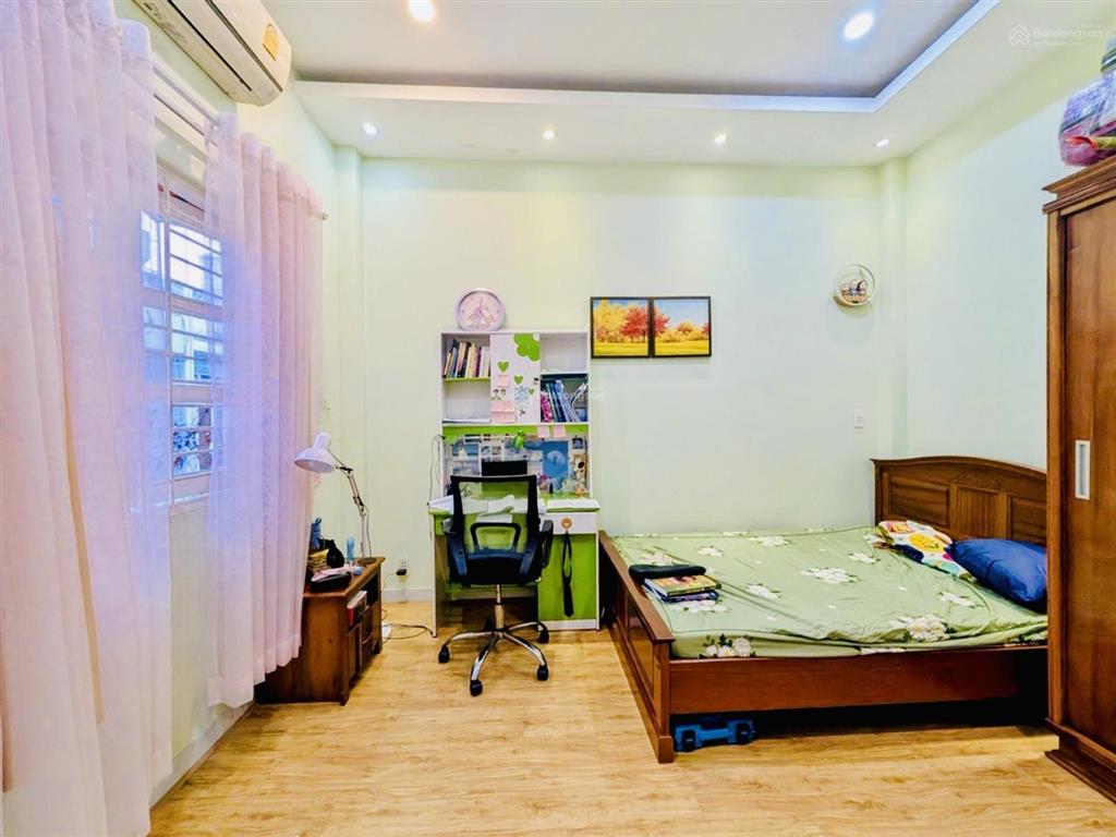 Nhà ngang 10m bề thế nằm vị trí trung tâm nguyễn kiệm  cc hà đô, p3, gv dt 50m2  giá 5 tỷ 8