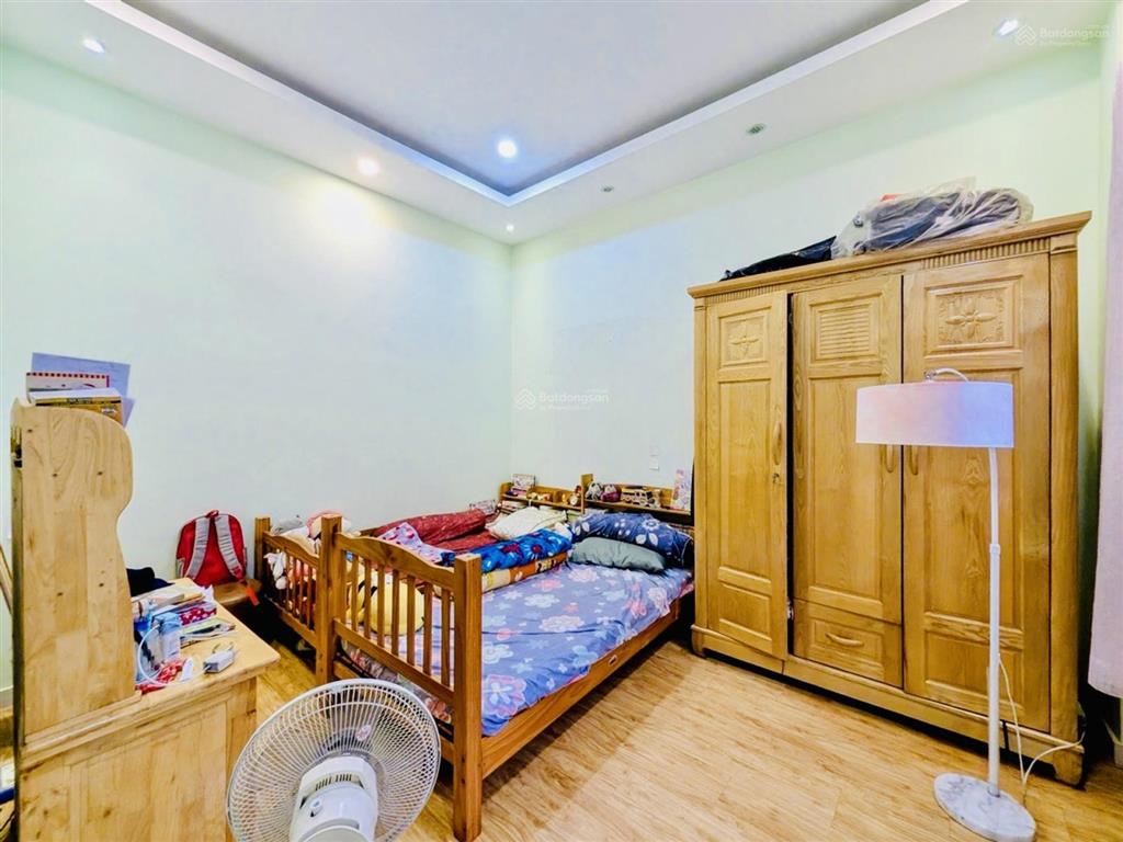 Nhà ngang 10m bề thế nằm vị trí trung tâm nguyễn kiệm  cc hà đô, p3, gv dt 50m2  giá 5 tỷ 8