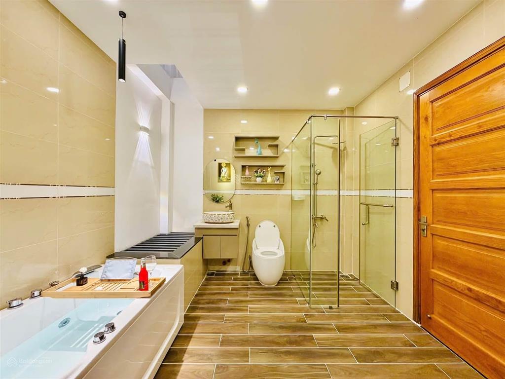 Hẻm xe tải ngủ trong nhà đường số 8, p11, gv nhà xây mới 100%  với 5 tầng lầu  dt 46m2 giá 7 tỷ6