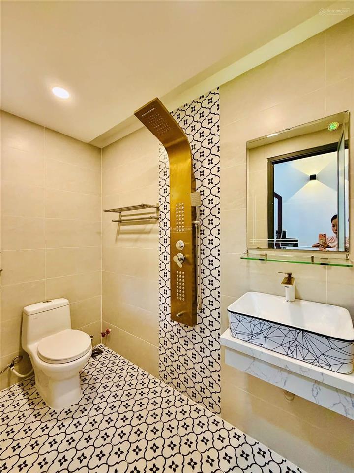 Hẻm xe tải ngủ trong nhà đường số 8, p11, gv nhà xây mới 100%  với 5 tầng lầu  dt 46m2 giá 7 tỷ6