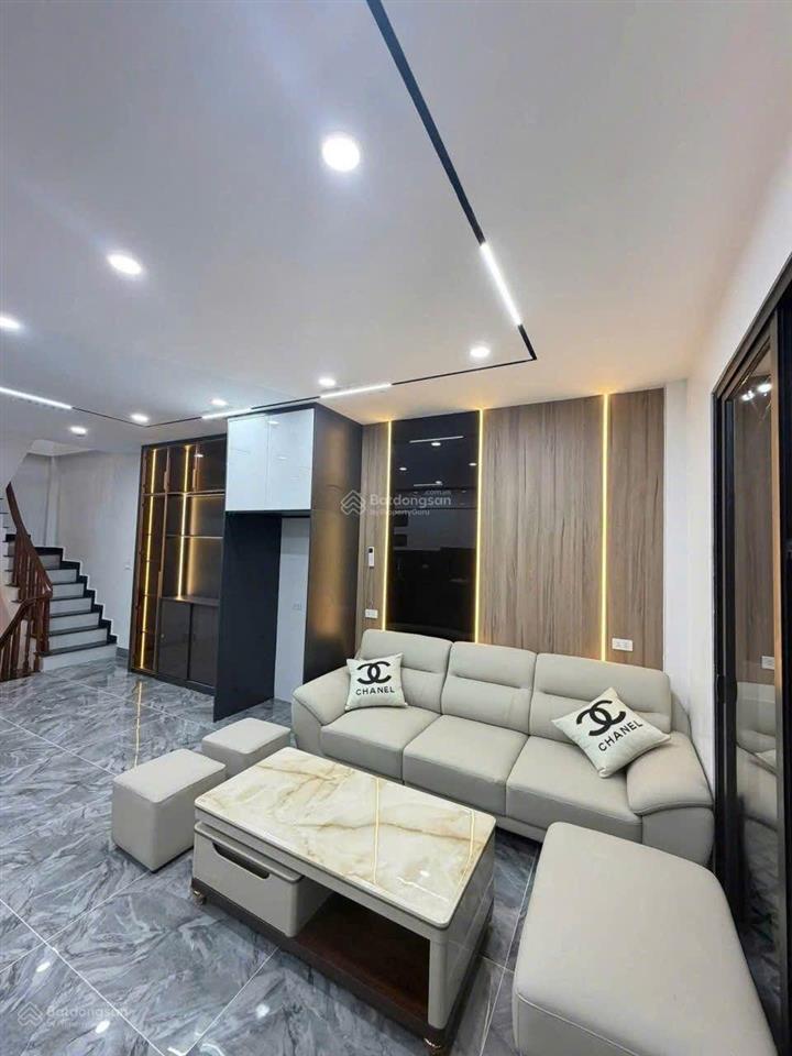 Bất ngờ! yên hòa, lô góc, 1p ra oto, thông sàn, full nt, mt4m, dân xây, 35m x 5 t x 3pn kk, ở ngay.
