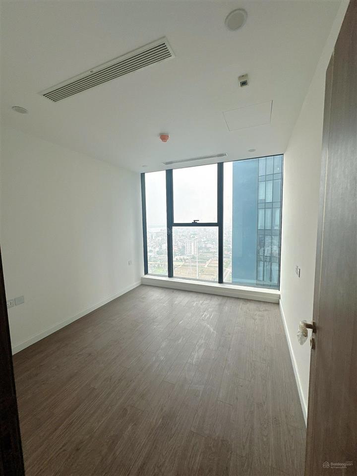 18 triệu/ tháng  cho thuê căn 3 ngủ cơ bản  chung cư sunshine city