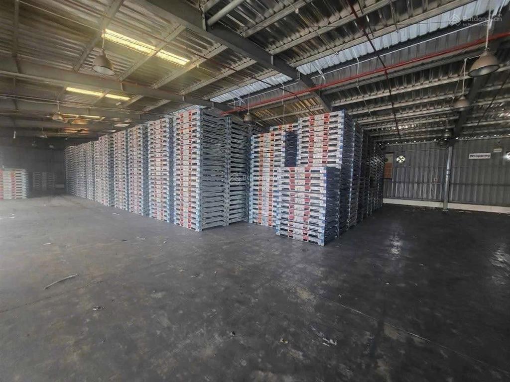 Cho thuê kho đẹp tại linh trung, pccc tự động có dock cont, xe cont ra vào 24/24. 2000m2/220tr