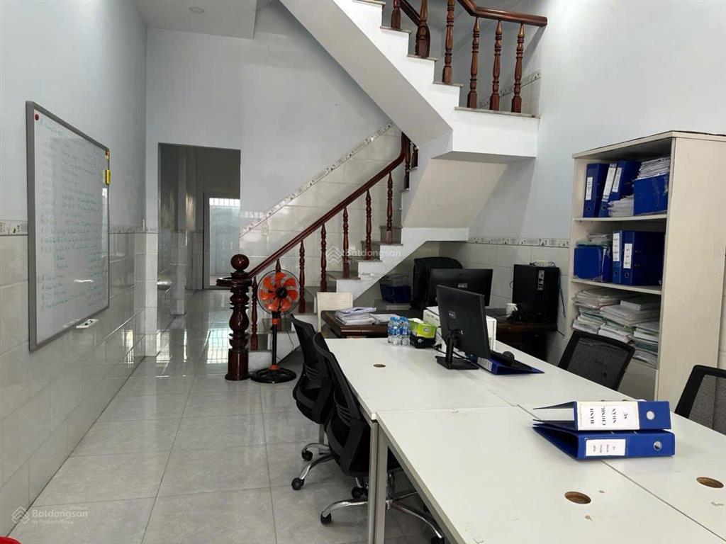 Cho thuê kho xưởng, showroom, mặt bằng kinh doanh đẹp, siêu vip, hiếm có. mt nguyễn duy trinh 300m