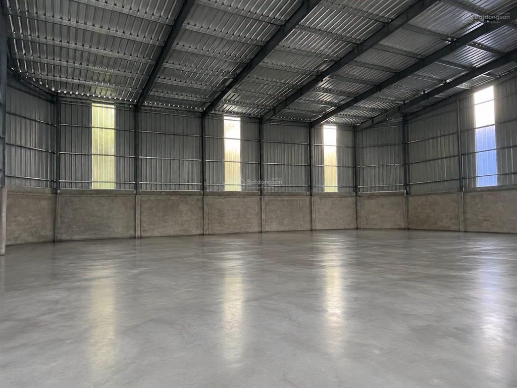 Cho thuê kho xưởng giá tốt diện tích 1370m2 tại lã xuân oai, xưởng đẹp, cao, mới, thoáng, pccc đủ