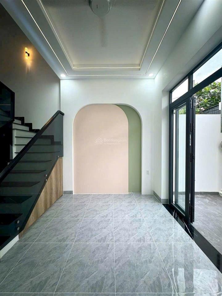 Cho thuê nhà riêng 1 trệt 2 lầu, 3 phòng ngủ, 4wc, 180m2 sàn, gần chợ, trường, uỷ ban, đường xe lớn
