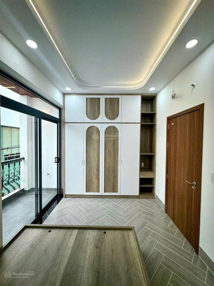 Cho thuê nhà riêng 1 trệt 2 lầu, 3 phòng ngủ, 4wc, 180m2 sàn, gần chợ, trường, uỷ ban, đường xe lớn