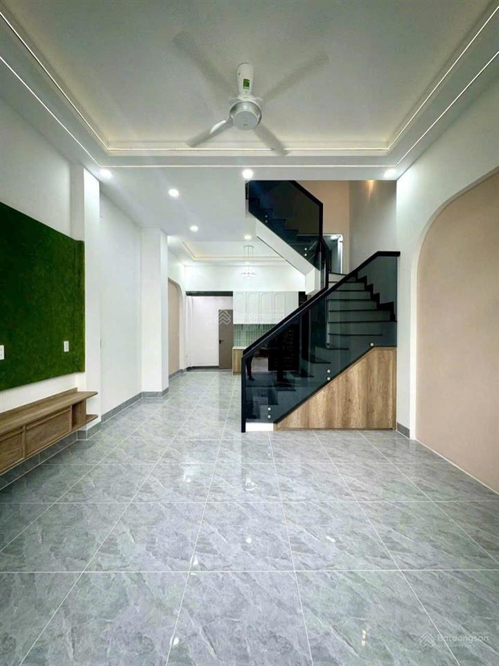 Cho thuê nhà riêng 1 trệt 2 lầu, 3 phòng ngủ, 4wc, 180m2 sàn, gần chợ, trường, uỷ ban, đường xe lớn