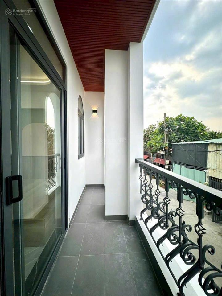Cho thuê nhà riêng 1 trệt 2 lầu, 3 phòng ngủ, 4wc, 180m2 sàn, gần chợ, trường, uỷ ban, đường xe lớn