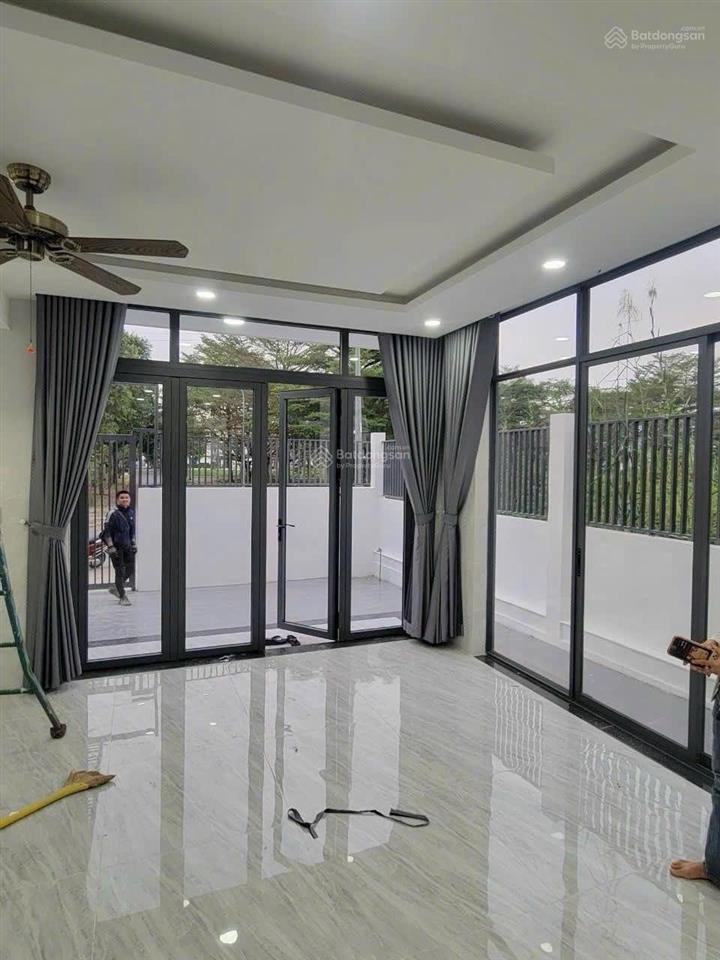 Cho thuê nhà đẹp trong khu đô thị, dân trí cao, an ninh đảm bảo dt 160m