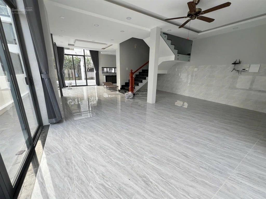 Cho thuê nhà đẹp trong khu đô thị, dân trí cao, an ninh đảm bảo dt 160m