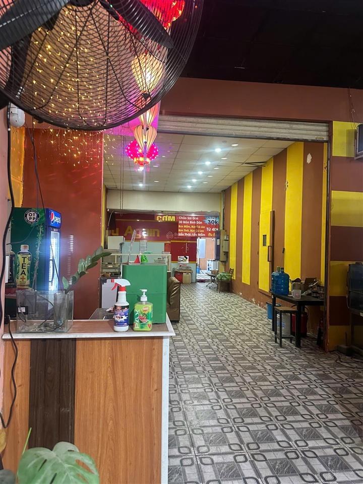 Cho thuê mặt bằng kinh doanh siêu mặt tiền ngay vòng xoay phú hữu. 800m/45tr