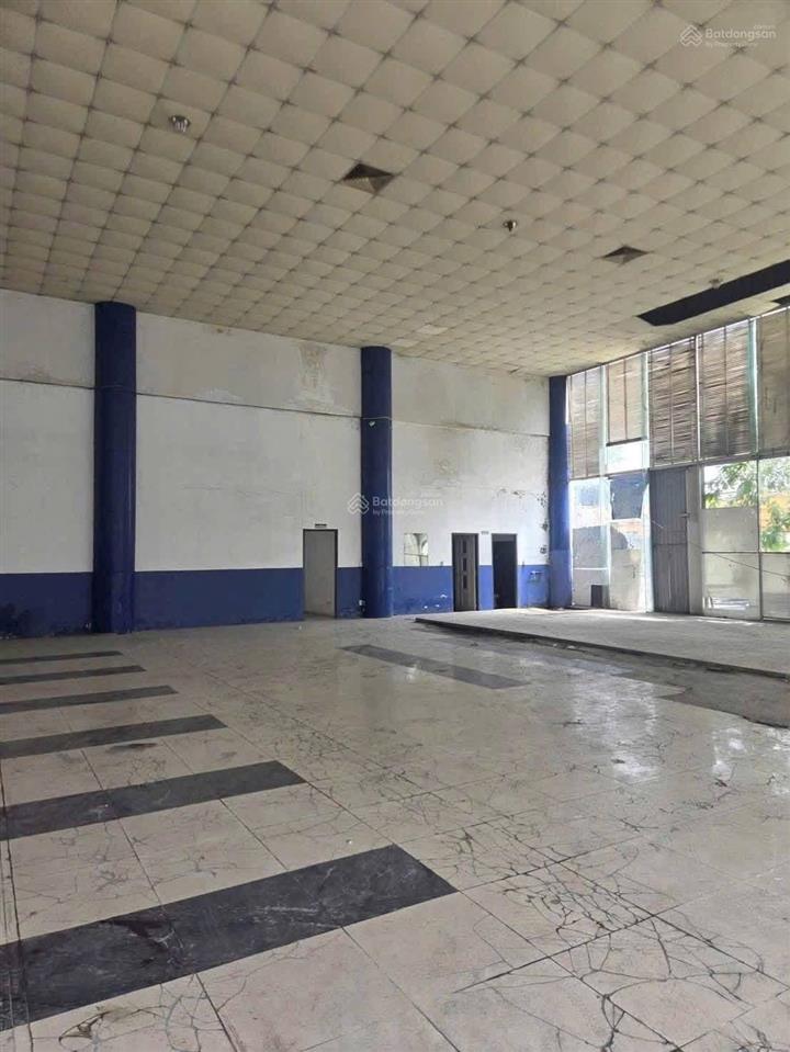 Cho thuê kho, mặt bằng, showroom, cửa hàng, gara xe ô tô, đẹp, cao 10m tiêu chuẩn. hiếm có khó tìm