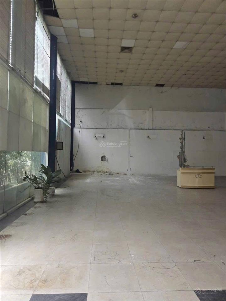 Cho thuê kho, mặt bằng, showroom, cửa hàng, gara xe ô tô, đẹp, cao 10m tiêu chuẩn. hiếm có khó tìm