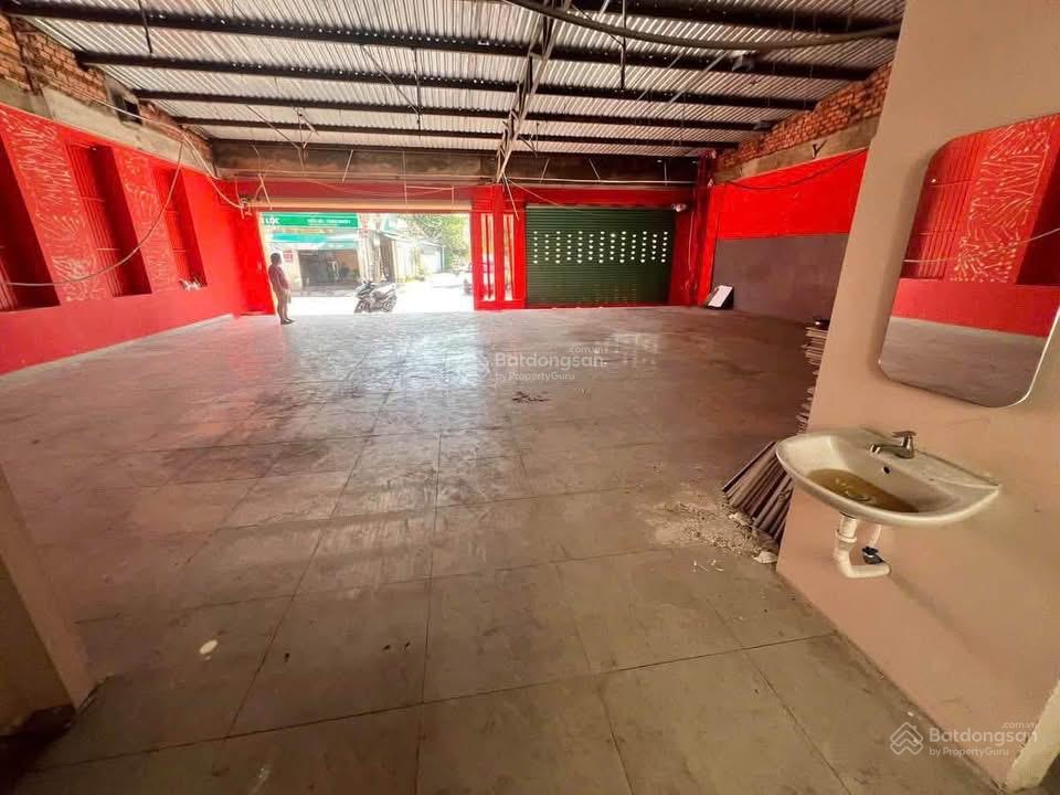 Cho thuê mặt bằng kinh doanh gần ngã tư thủ đức. 13x15m