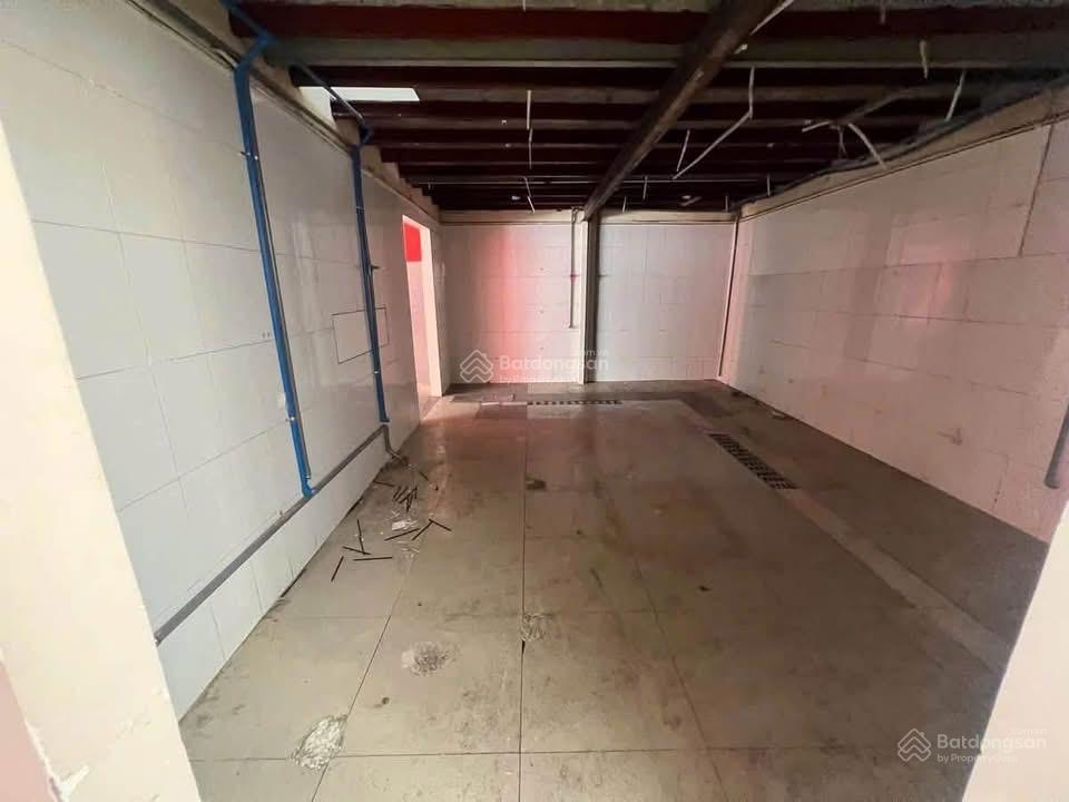 Cho thuê mặt bằng kinh doanh gần ngã tư thủ đức. 13x15m