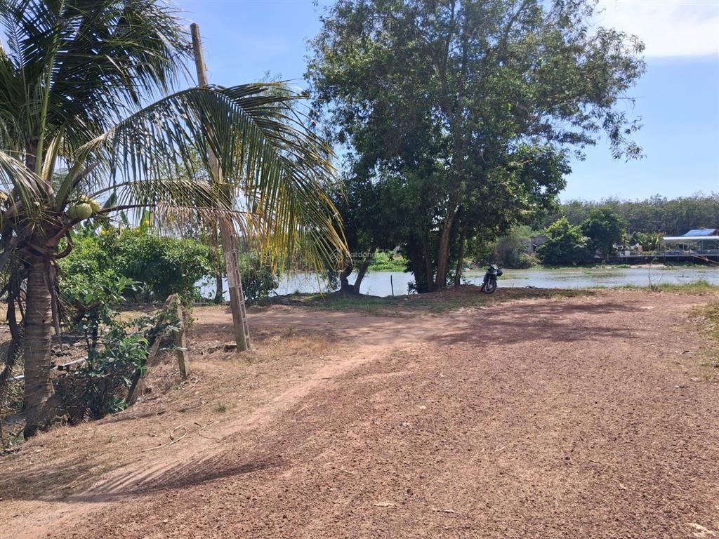 Bán đất mặt tiền sông sài gòn (mặt tiền sông ngang 150m mặt tiền đường ngang 200m), đường rộng 5m