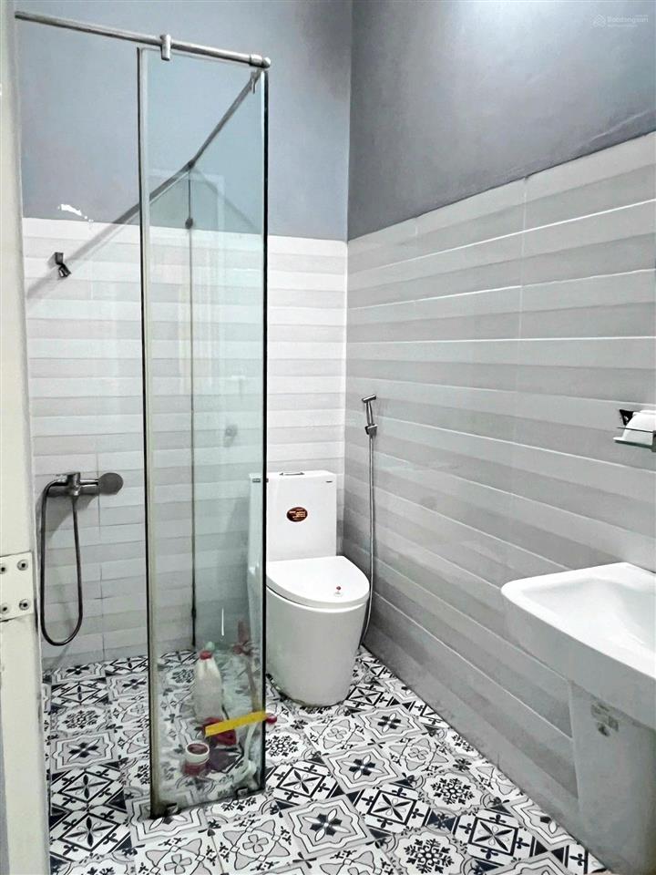 Bán căn nhà 1 trệt 1 lầu, dt 10 x 14 thổ cư 71m, đường nhựa 7m, cách siêu thị bigc 500 mét