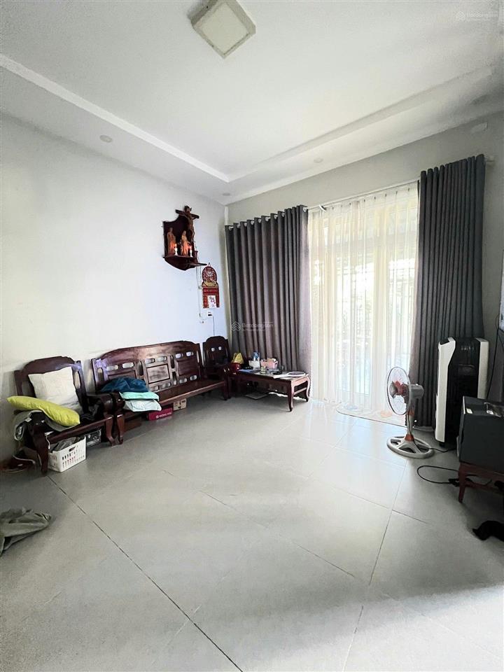 Bán căn nhà 1 trệt 1 lầu, dt 10 x 14 thổ cư 71m, đường nhựa 7m, cách siêu thị bigc 500 mét