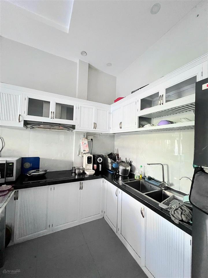 Bán căn nhà 1 trệt 1 lầu, dt 10 x 14 thổ cư 71m, đường nhựa 7m, cách siêu thị bigc 500 mét