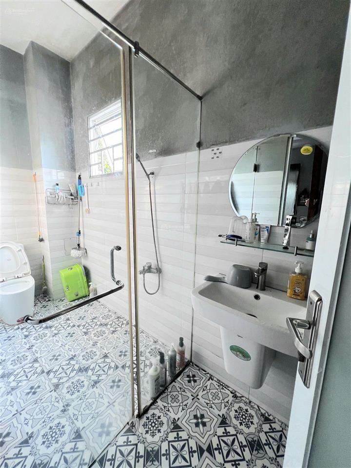 Bán căn nhà 1 trệt 1 lầu, dt 10 x 14 thổ cư 71m, đường nhựa 7m, cách siêu thị bigc 500 mét