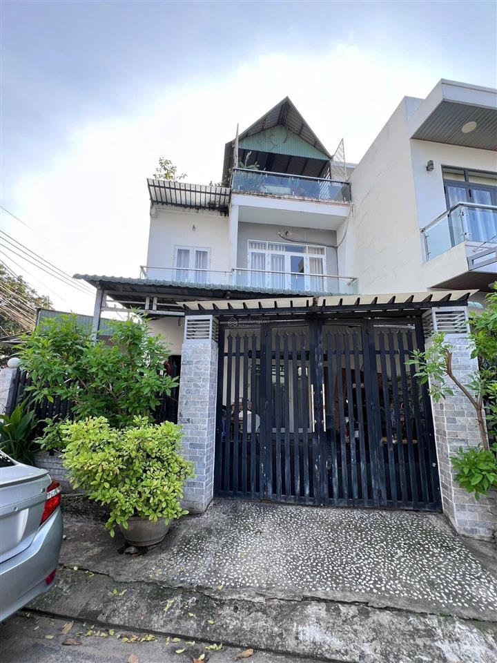 Bán căn nhà 1 trệt 1 lầu, dt 10 x 14 thổ cư 71m, đường nhựa 7m, cách siêu thị bigc 500 mét