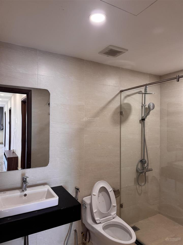 Cho thuê chung cư 3 phòng ngủ 122m2 chính chủ tại cầu giấy