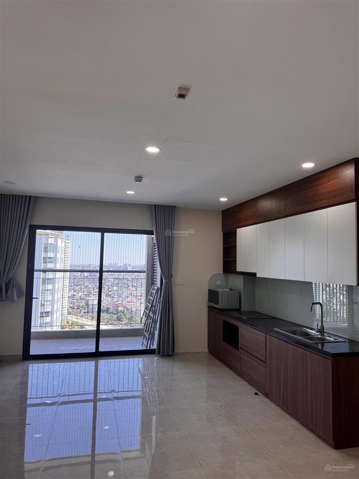 Cho thuê chung cư 3 phòng ngủ 122m2 chính chủ tại cầu giấy