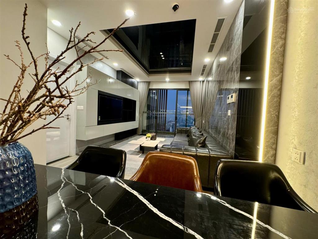 Chính chủ cho thuê căn hộ royal city siêu đẹp, 2 phòng ngủ full nội thất, 18 triệu/tháng