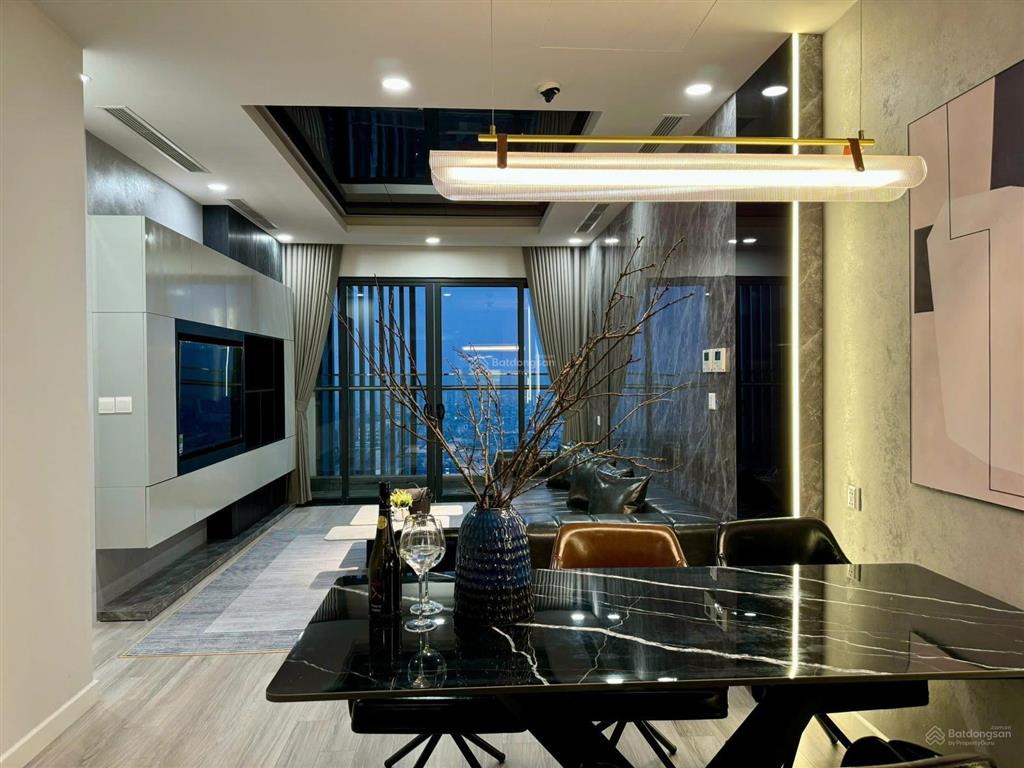 Chính chủ cho thuê căn hộ royal city siêu đẹp, 2 phòng ngủ full nội thất, 18 triệu/tháng