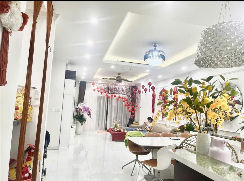 Chính chủ cho thuê royal city siêu đẹp 131m 3 phòng ngủ đã full nội thất giá siêu rẻ chỉ 24 triệu