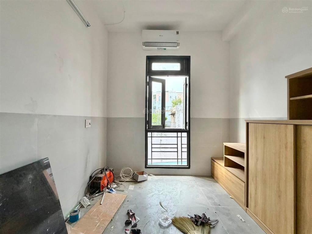 Duplex ban công full nội thất đi bộ đh văn lang 5 phút