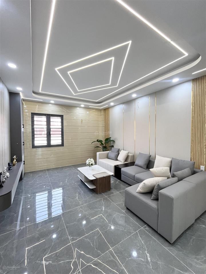 Nhà 5 tầng  4x20m  gần chợ phú lâm  đường xe tải  tặng nội thất.