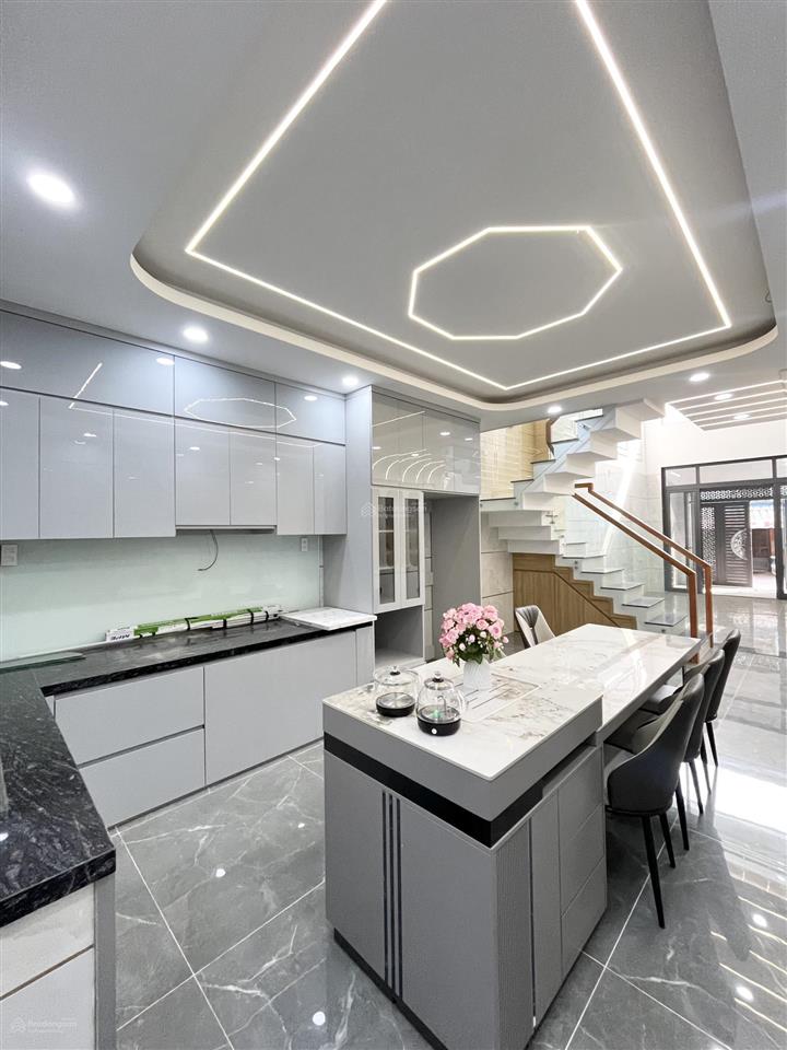 Nhà 5 tầng  4x20m  gần chợ phú lâm  đường xe tải  tặng nội thất.