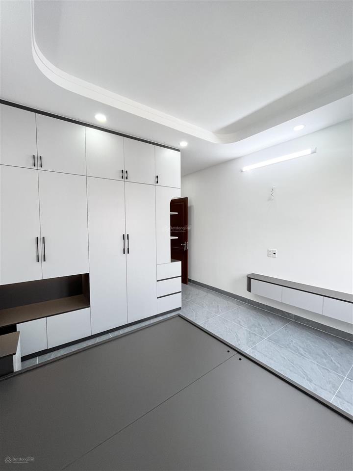 Nhà 5 tầng  4x20m  gần chợ phú lâm  đường xe tải  tặng nội thất.