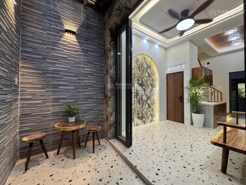 Nhà 2 mặt hẻm  phạm văn chí  gần chợ bình tiên  4 tầng  xe hơi đậu cửa