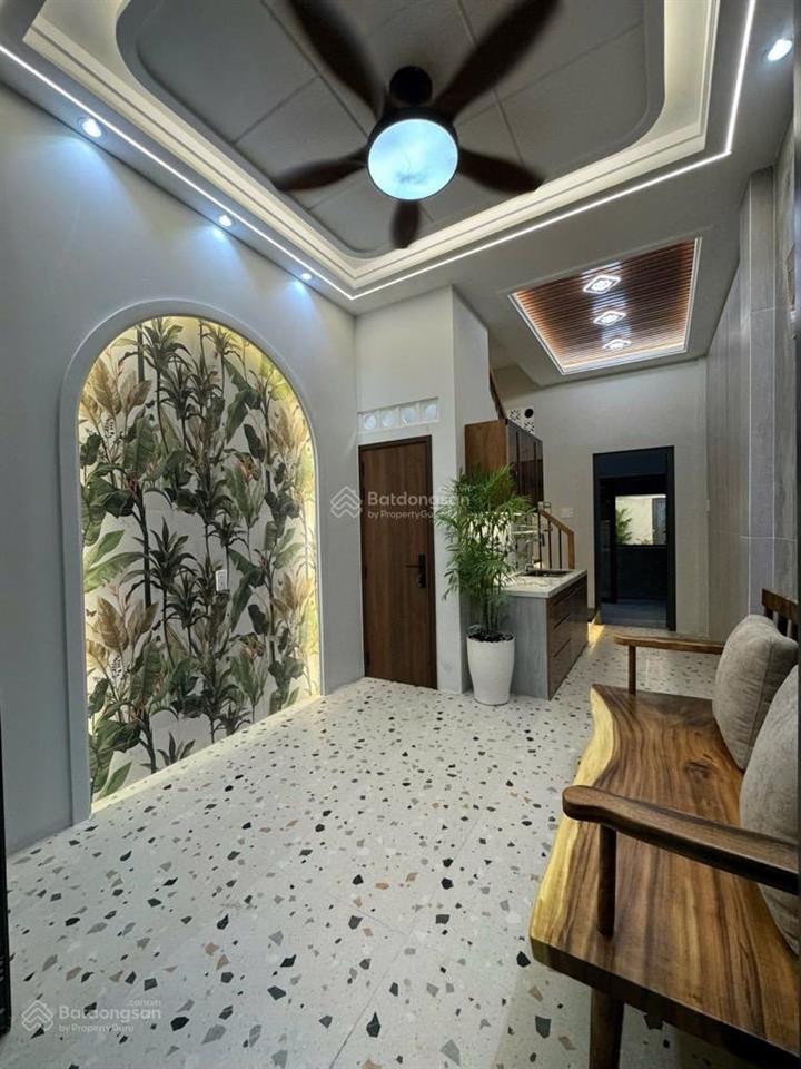 Nhà 2 mặt hẻm  phạm văn chí  gần chợ bình tiên  4 tầng  xe hơi đậu cửa