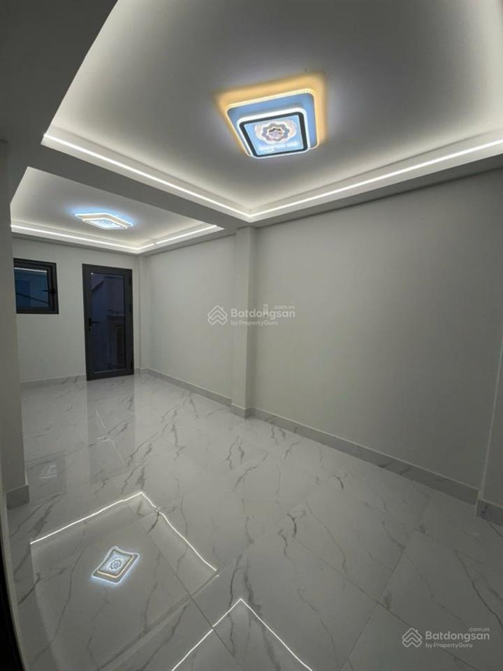 Nhà 2 mặt hẻm  phạm văn chí  gần chợ bình tiên  4 tầng  xe hơi đậu cửa