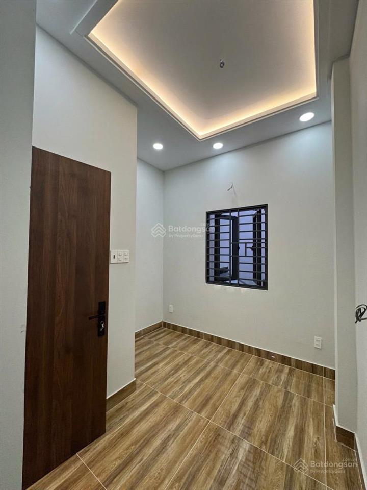 Nhà 2 mặt hẻm  phạm văn chí  gần chợ bình tiên  4 tầng  xe hơi đậu cửa