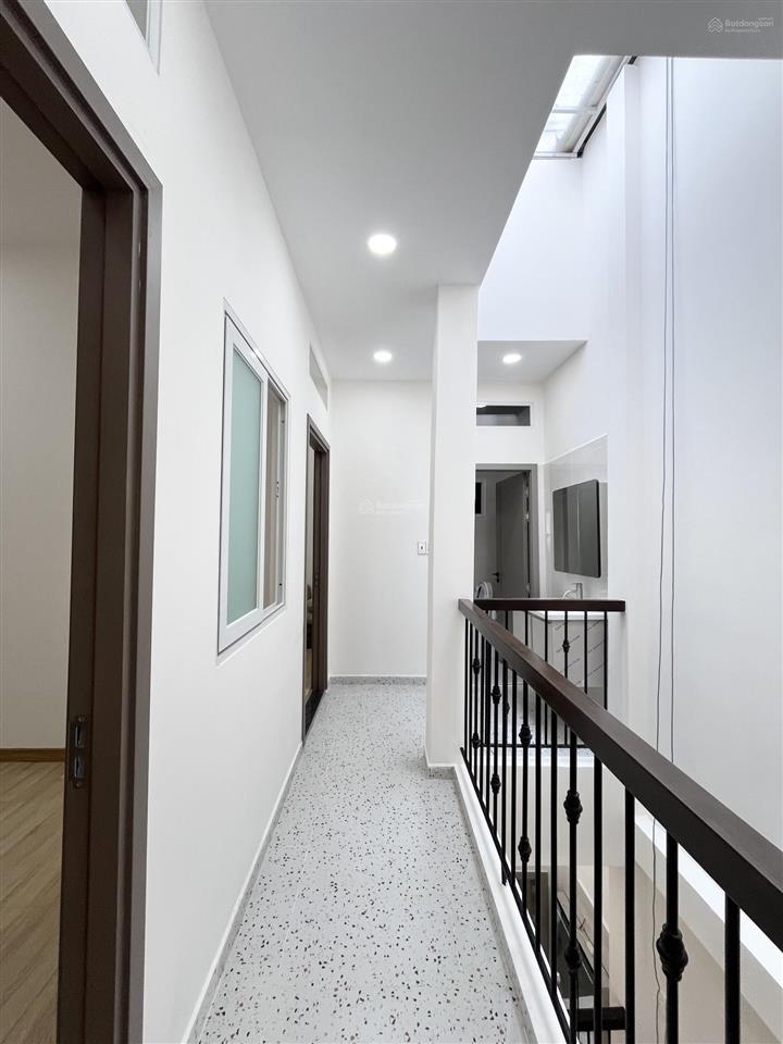 Nhà đẹp 2 tầng  ngang hơn 5m  đường lê cơ  gần bx miền tây  tặng nội thất.