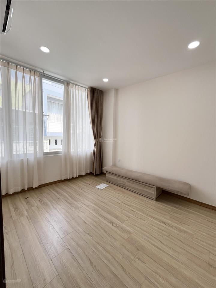 Nhà đẹp 2 tầng  ngang hơn 5m  đường lê cơ  gần bx miền tây  tặng nội thất.