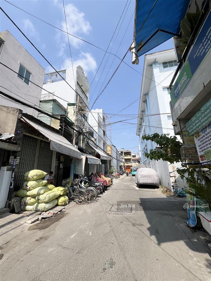 Ngay chợ khiếu năng tĩnh  gần khu tên lửa  nhà 2 tầng  4x18m  hẻm 7m thông  sổ hoàn công.